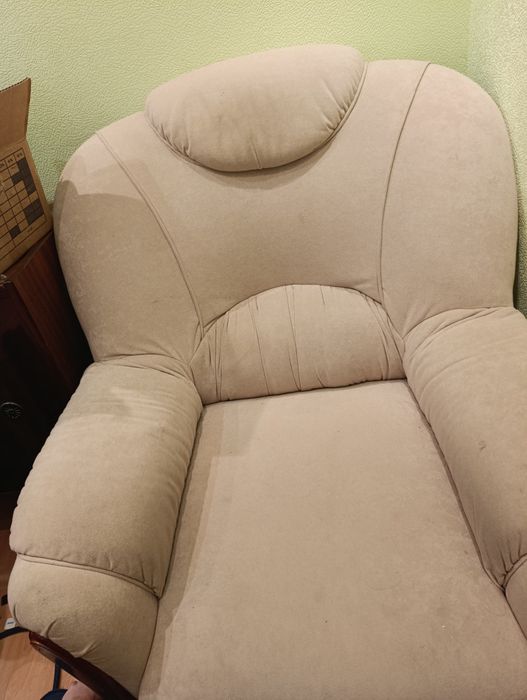 Продам диван с креслом 15000. Самовывоз.