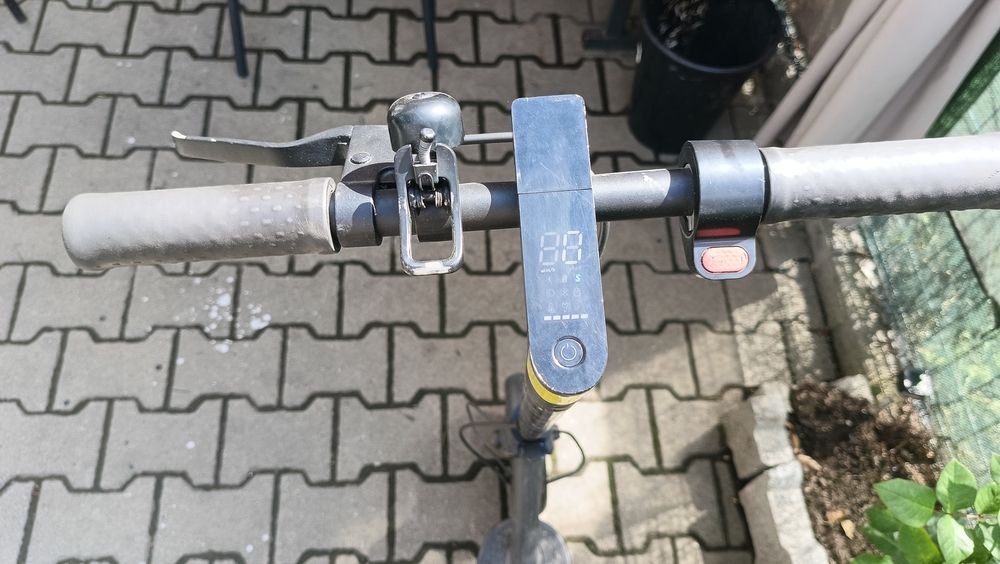 Trotineta electrica Xiaomi Mi Electric Scooter Pro 2, putere motor 300 W, autonomie max. 45 Km, viteza maxima 25 Km/h, Negru