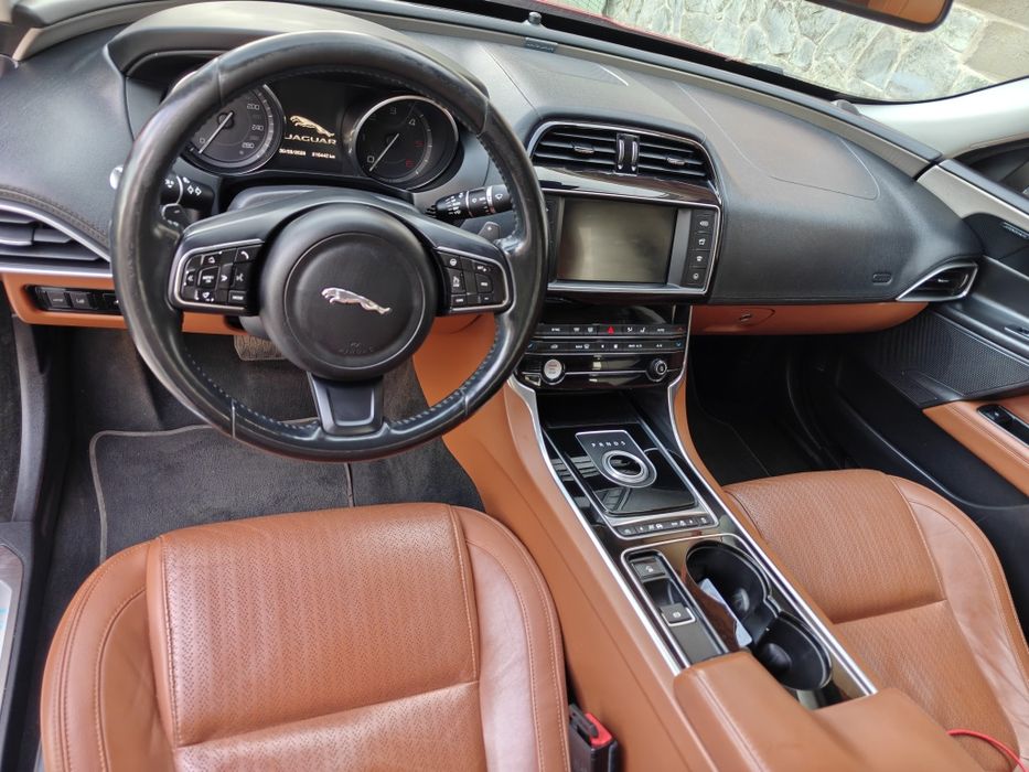 Jaguar XE 2016 Portfolio 2.0 2WD 180 HP
