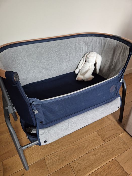 Maxi Cosi next to me легло