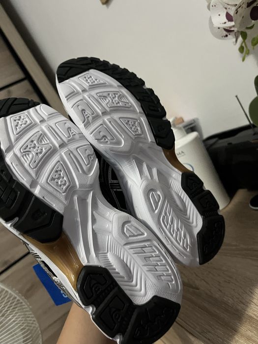 Adidasi asics noi