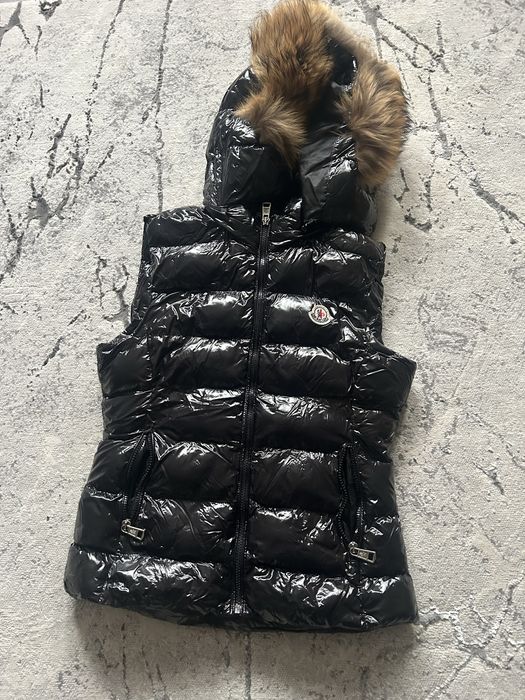 Vesta  neagra lucioasa