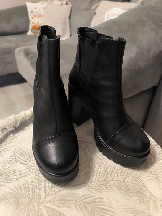 боти с висок, дебел ток