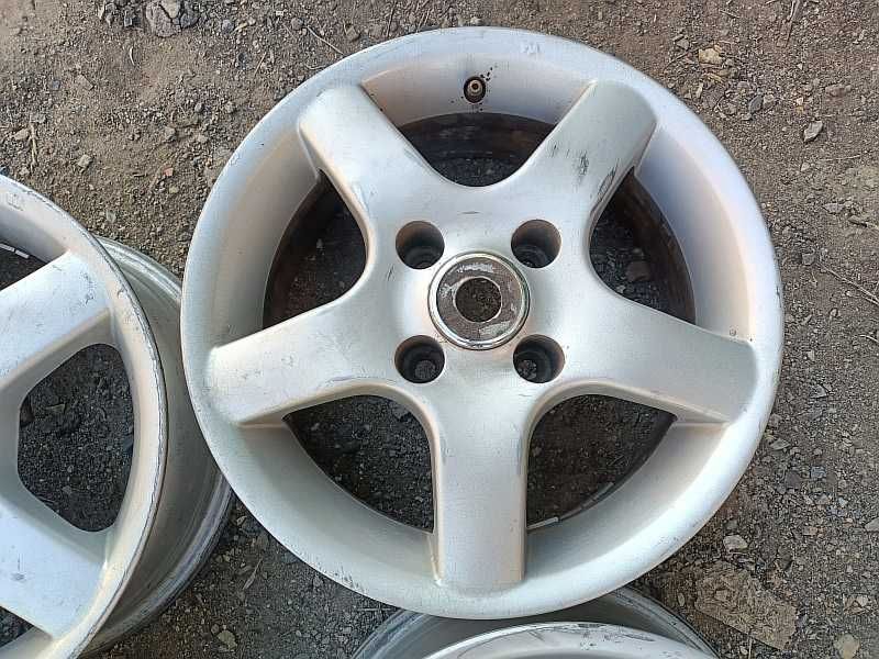 Продам оригинальные легкосплавные диски на Пежо