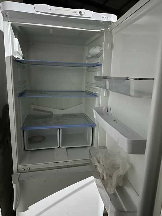 Холодильник буу.