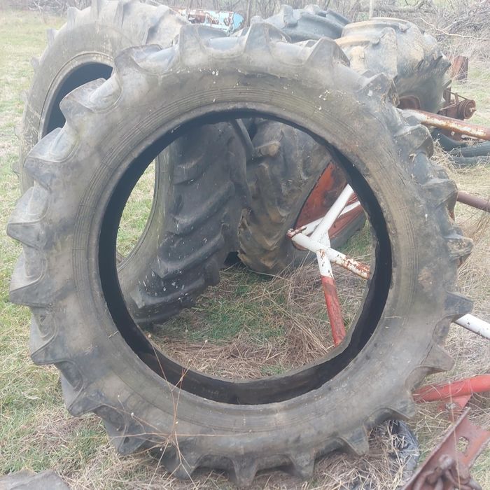 Задна гума за трактор ЮМЗ