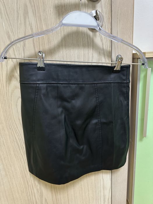 Черна кожена пола Bershka