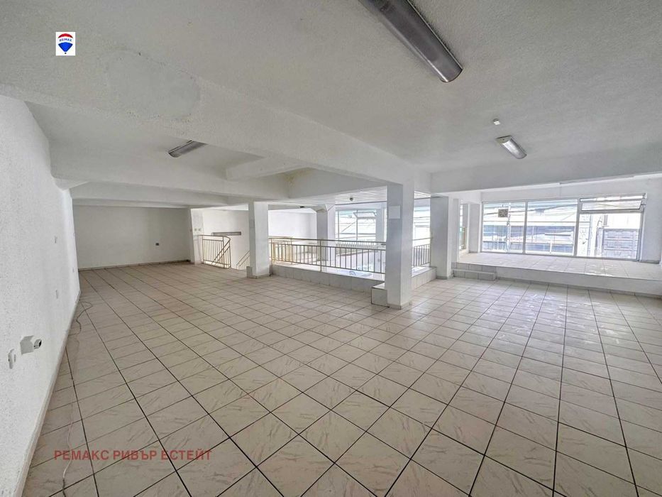 Търговски обект/ магазин под наем в центъра на гр. Русе