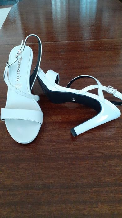 От естествена кожа летни обувки на ток