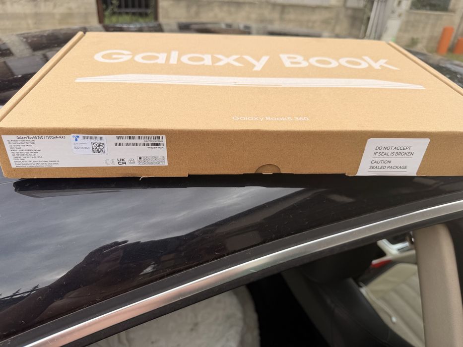 Laptop Samsung Galaxy Book5 360 (15.6" FHD Touch AMOLED, Intel Ultra 7, 16GB, 512GB SSD) - Nou la cutie