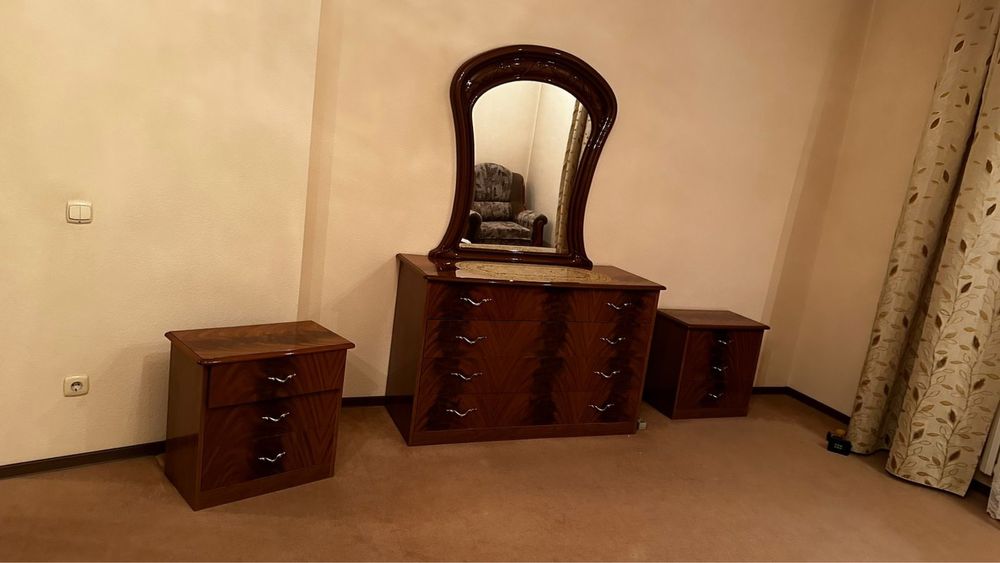 Продам спальный горнитур.