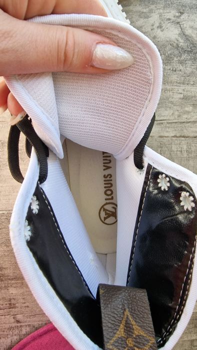 Бели кецове от плат