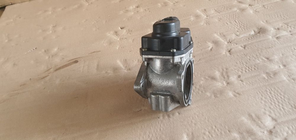 Supapa egr audi a4 b8 a5 8T Q5 a6 c6 2.0 tdi caga cjca 03L 131 501 K