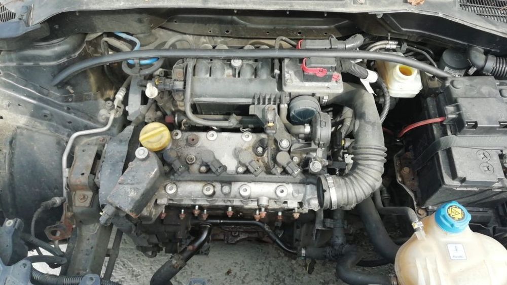Dezmembrez FIAT GRANDE PUNTO 1.4 16V fabr 2006 suspensie si evacuare sport,6 trepte!