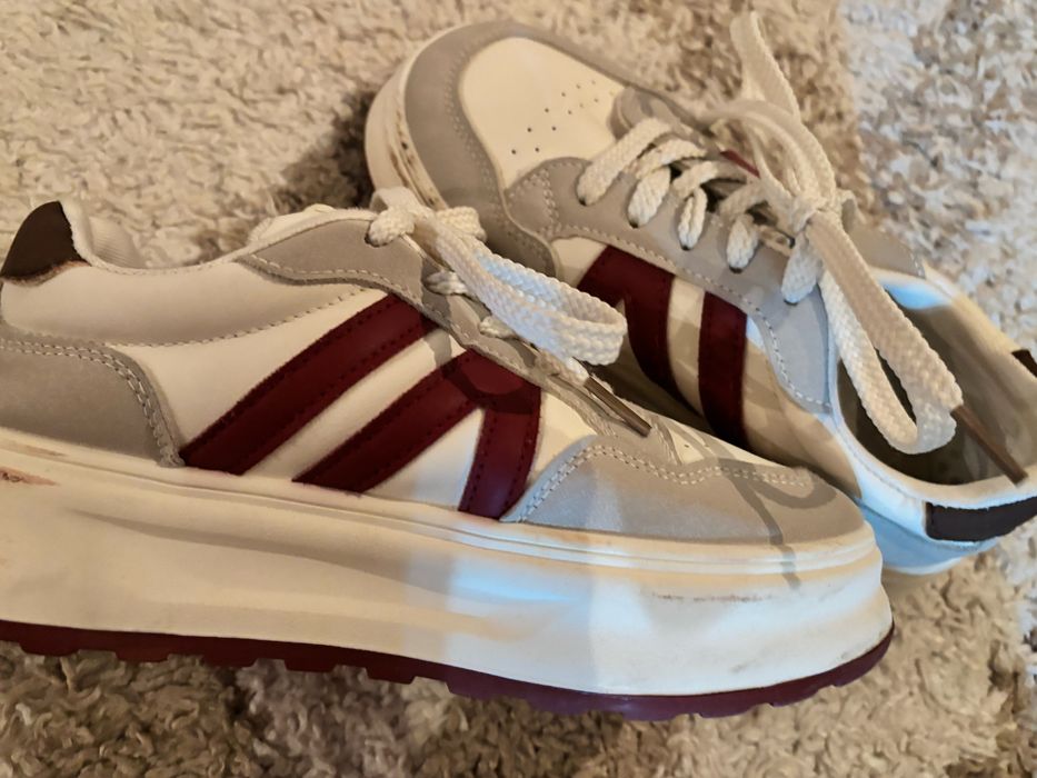 женские кроссовки