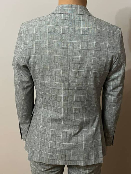 продам костюм 46го размера