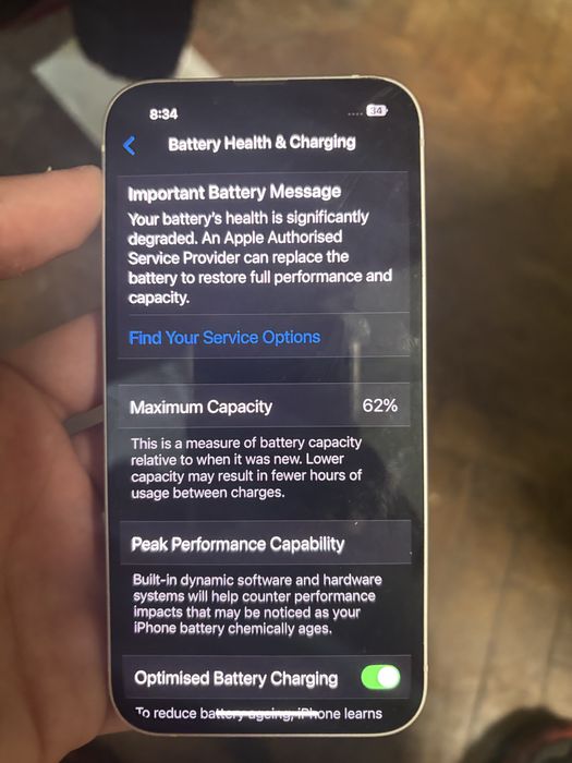 iPhone 13 сменен е задния капак.