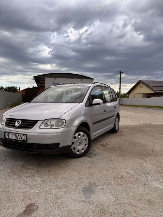 VOLKSWAGEN Touran