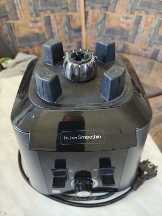 Rezervat - Blender profesional cu cana 1680W G21 Perfect Smoothie Vitality  32000rpm  foarte putin folosit in cutie, cana 2.5L