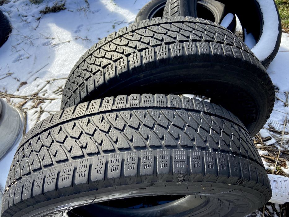 Doua anvelope M+S iarna : 215 75 16 C. - BRIDGESTONE -