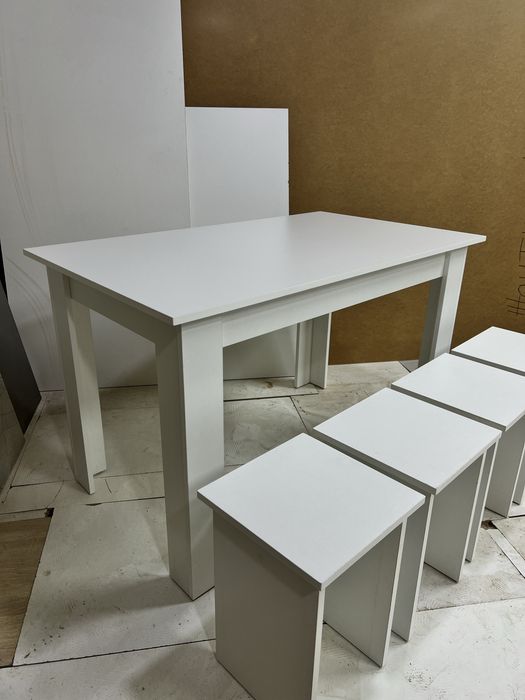 Стол с 4 табуретками бесплатная доставка по городу Астана