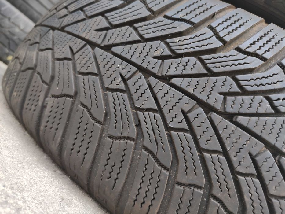 2бр Зимни гуми 215 65 17 - Kumho - DOT 2023