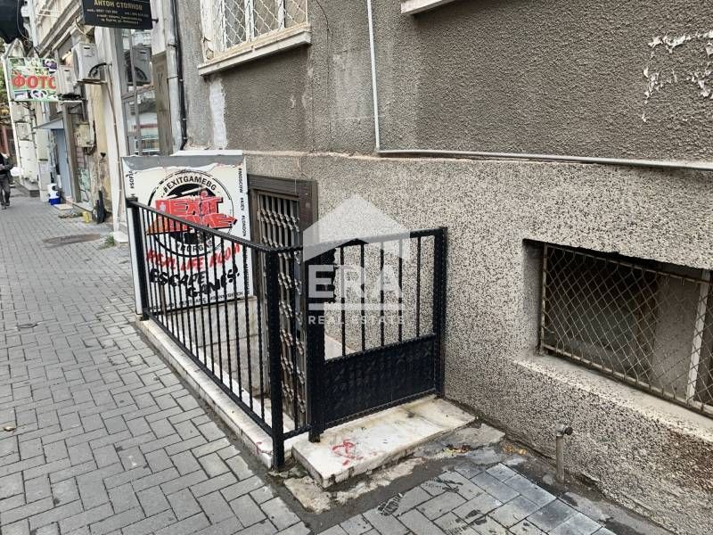 Изключителна ВЪЗМОЖНОСТ! Търговско ПОМЕЩЕНИЕ в Идеален ЦЕНТЪР на гр. Б