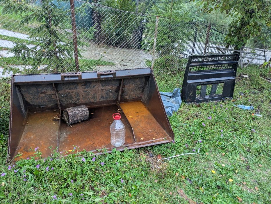 Vând miniincarcator frontal New Holland (Bobcat)