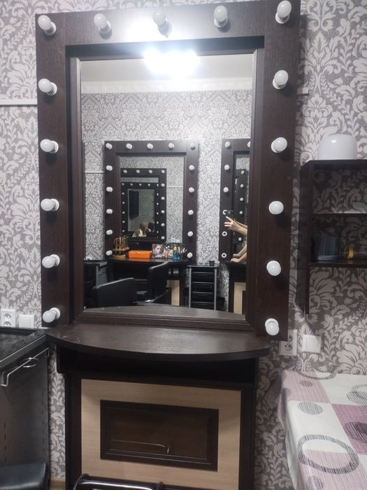 Продается зеркало, для салона.