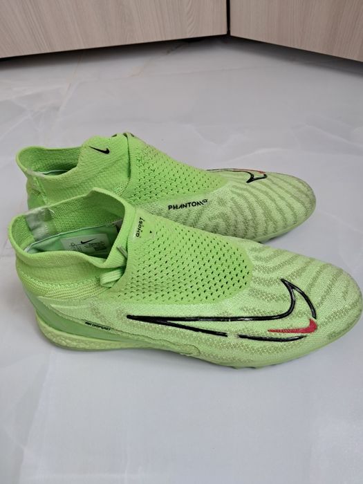 Футбольные бутсы Nike PHANTOM