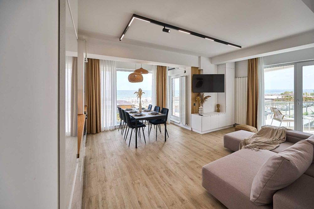 Ofer pentru inchiriere apartament 3 camere cu vedere frontala la mare