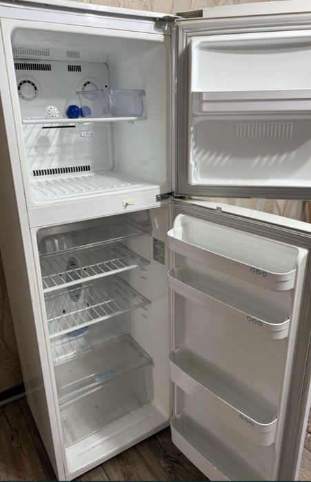 Холодильник LG ,