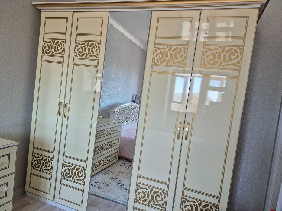 5 двер Шкаф и комод + айна