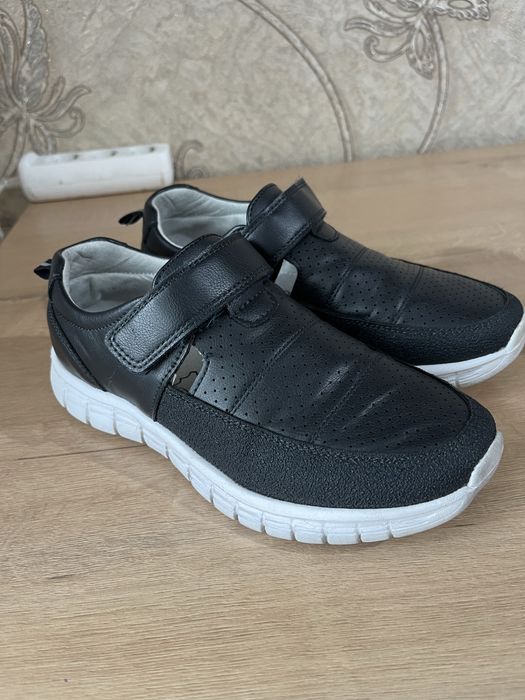 Продам детские мокасины/туфли для школы