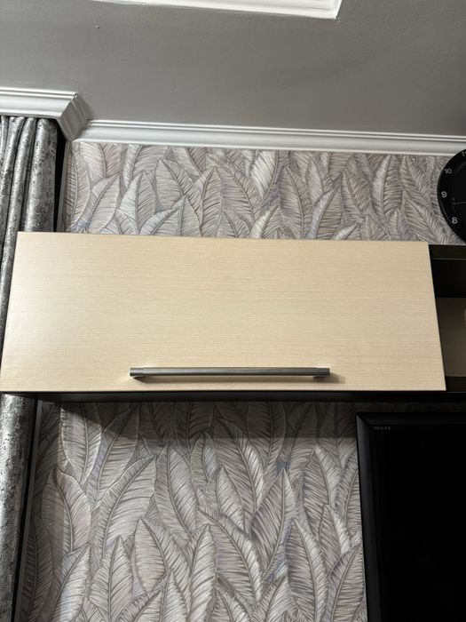 Продам полки под телевизор