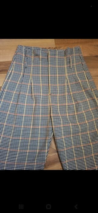 Pantaloni Bershka,