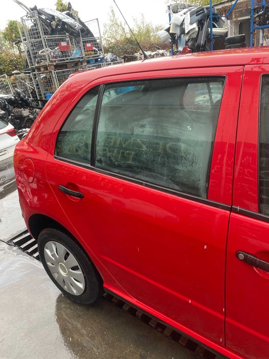 dezmembrez skoda fabia 1 cod motor AZF/usa fata/hayon fabia 1/oglinzi