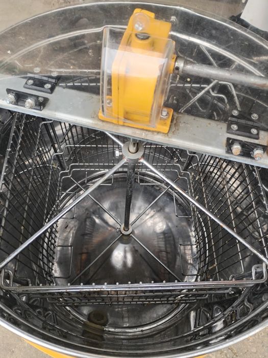 Центрофуга за мед