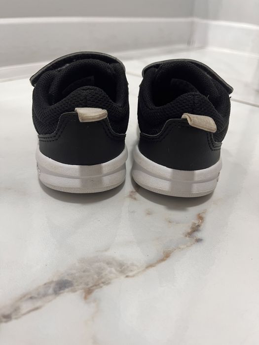 Кроссовки Adidas, 22