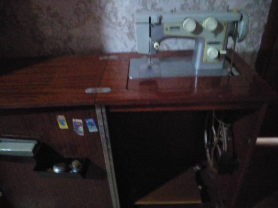 Продам швейную машину