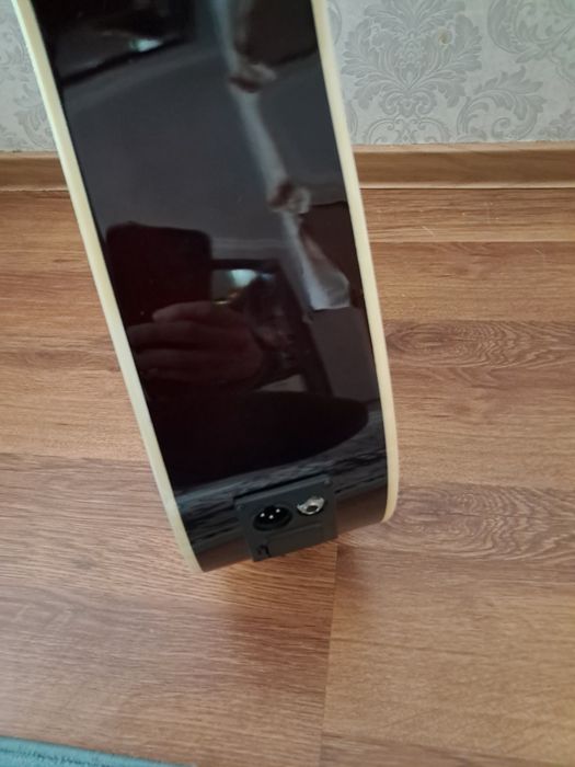 Продам гитару акустиескую