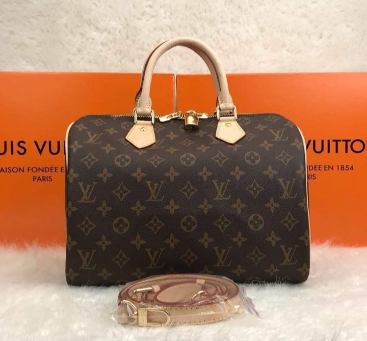 Geanta damă mediun LV/35cm L,feronerie metalica inscriptionata,saculet, etichetă