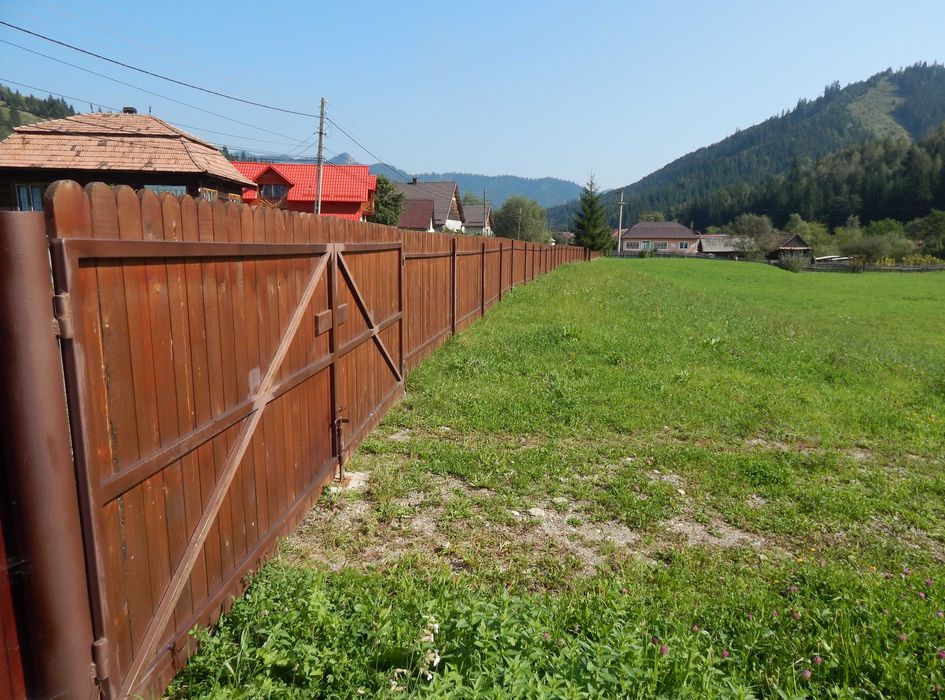 Vand teren  intravilan la munte