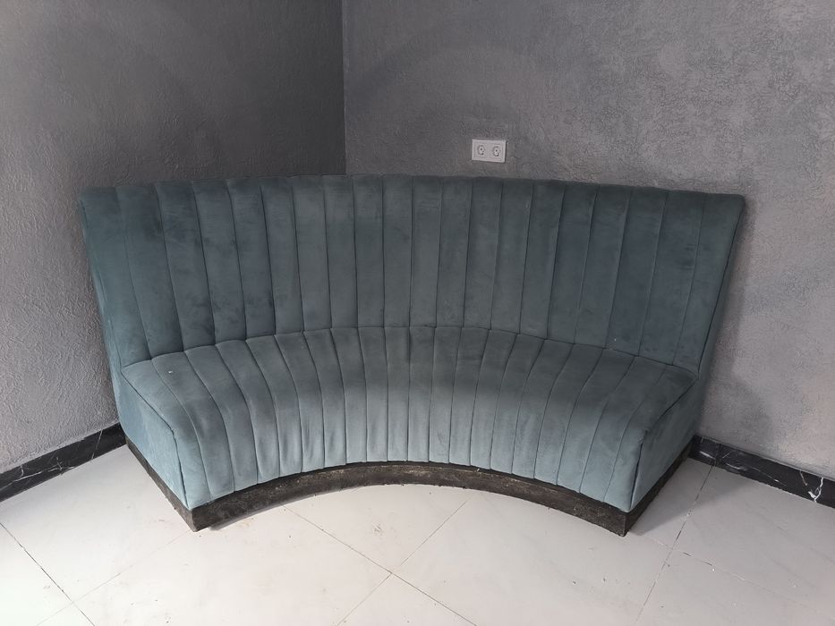 Отдам диван велюровый