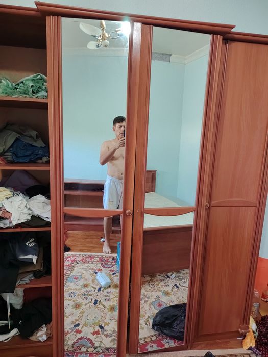 Продаëтся спальный гарнитур.