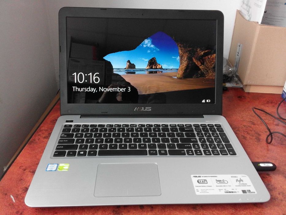 Laptop Asus cu procesor i7, SSD si card video