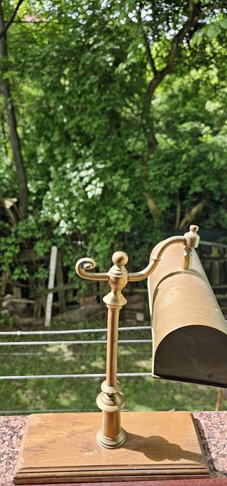 Veioza din alama de birou