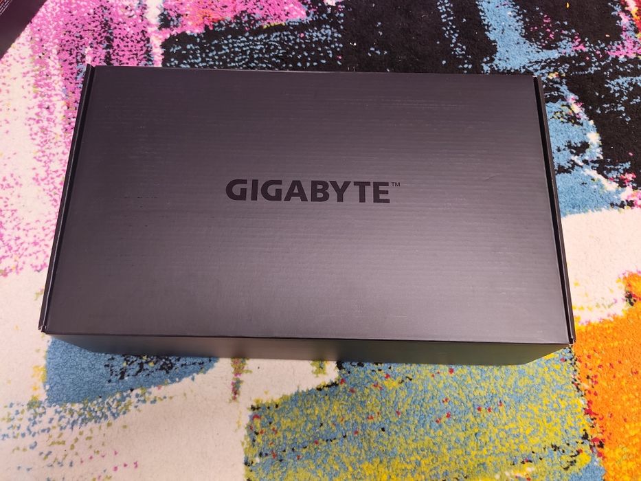 Nvidia GeForce RTX 3080 la cutie cu toate accesoriile