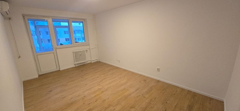 Vând apartament 3 camere
