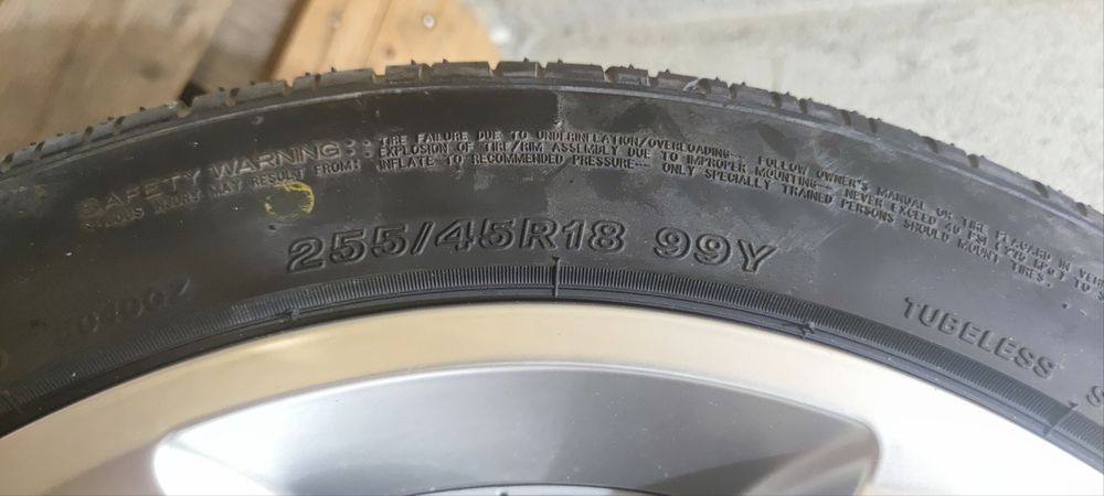 Зимни Гуми на 90% с джанти 17
